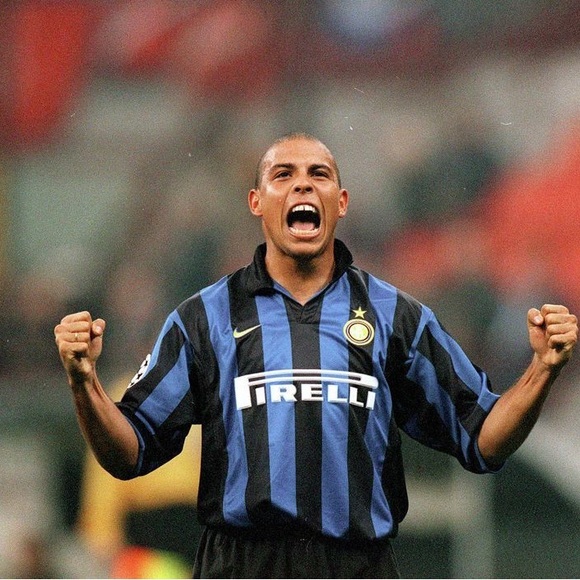 INTER MILAN 98-99 RONALDO #9 HOME RETRO JERSEY - Picture 7 of 7